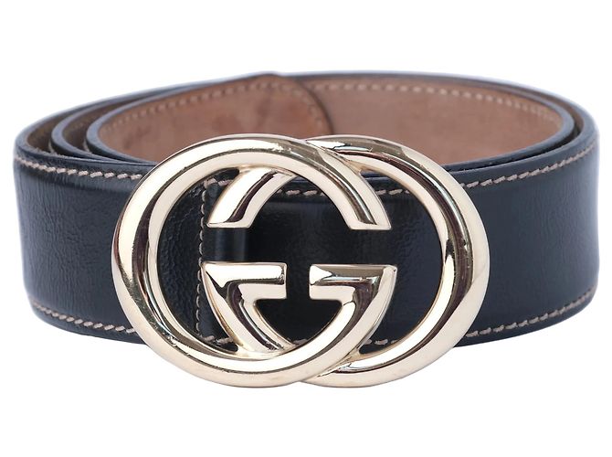 Cinto Gucci em couro preto com fivela Interlocking G