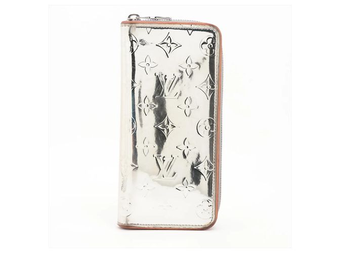 Cartera Zippy Monogram con protección RFID Louis Vuitton Plata