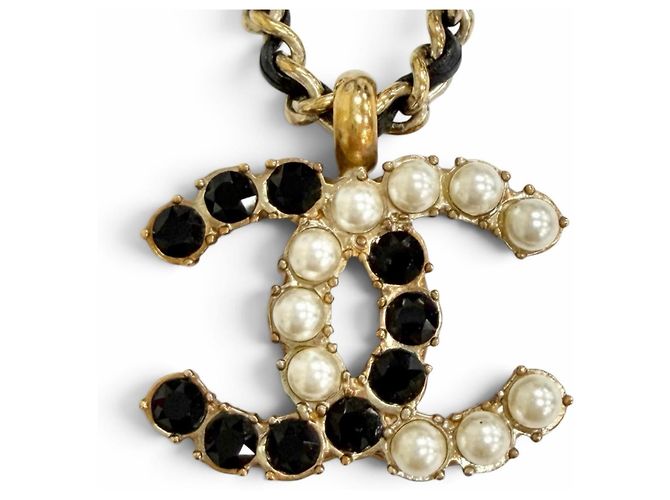Collana a catena in pelle con perle e strass Chanel B20B Coco Mark Nero D'oro