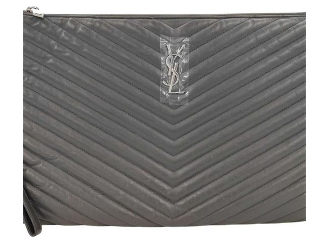Yves Saint Laurent Clutch aus grauem Leder