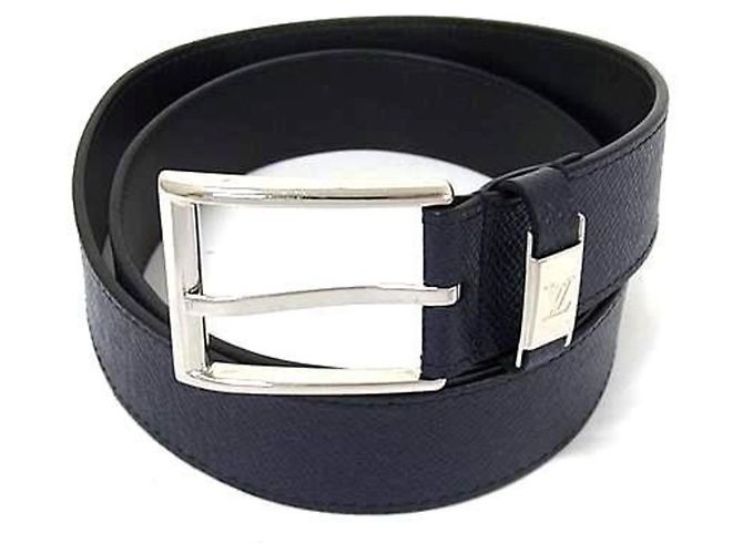 Cinto Louis Vuitton em couro Taiga Azul marinho