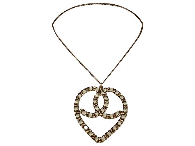 Classique Collier Chanel à cœurs entrelacés en métal doré