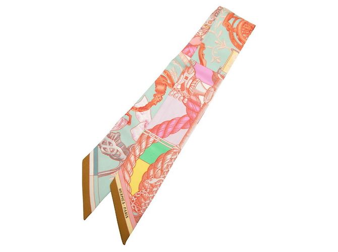 Hermès Pañuelo Hermes Twilly Cavalry Armor Rosa Multicolor