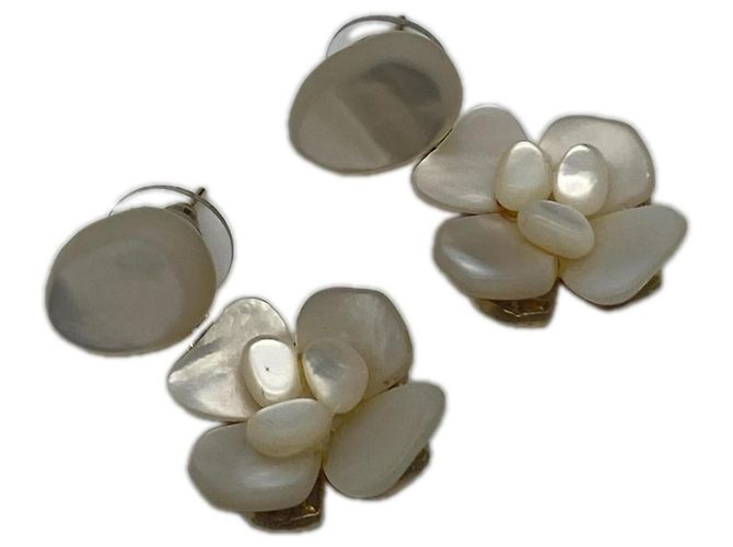 Pendientes Chanel Camellia Shell Flower Swing Blanco Dorado