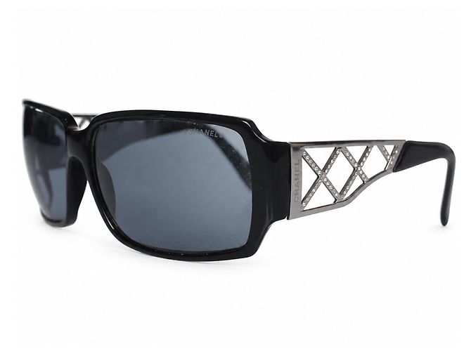 Chanel, gafas de sol negras con cristales Negro