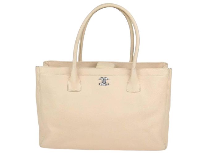Sacola Chanel Executive Cerf em couro creme Cru