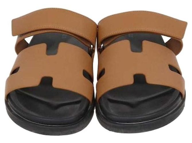 Hermès Sandálias Chypre Hermes em couro Naturel Marrom