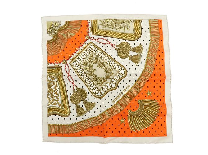Hermès Carré 42 de seda naranja