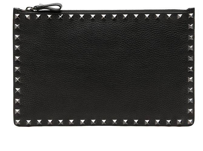 Clutch Rockstud Valentino de piel de becerro granulada negra Negro