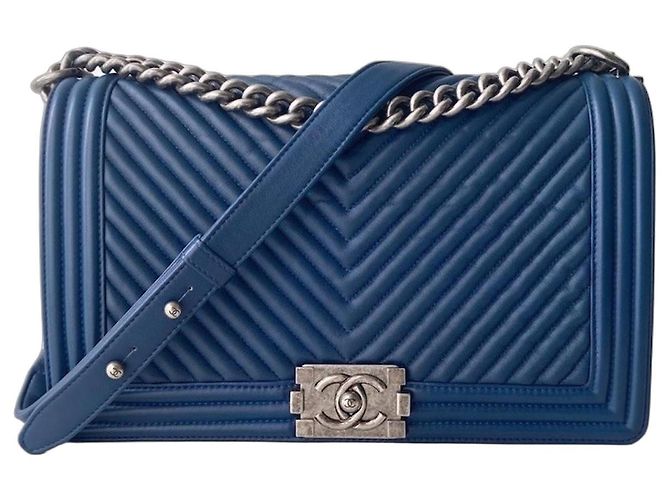 Chanel New Medium Boy Bag Blau Chevron gestepptes Lammleder