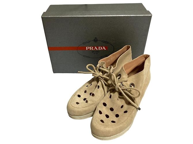 Autre Marque Chaussures en cuir daim perforé Robert Clergerie Beige