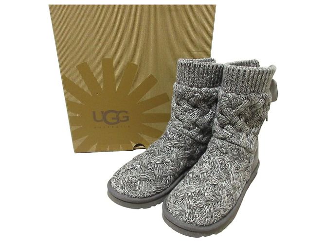 UGG ISLA Knit Short Boots Brown