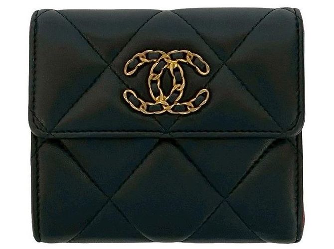 Chanel 19 Lambskin Trifold Wallet Black