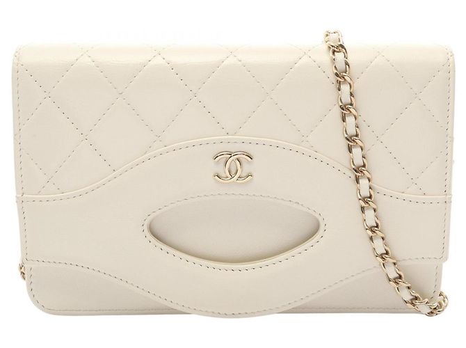 Bolsa de Ombro Chanel Matelassé em Couro Branco