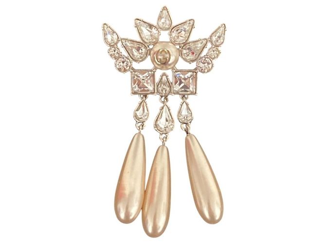 Broche GUCCI Interlocking G com strass e pérolas artificiais Prata