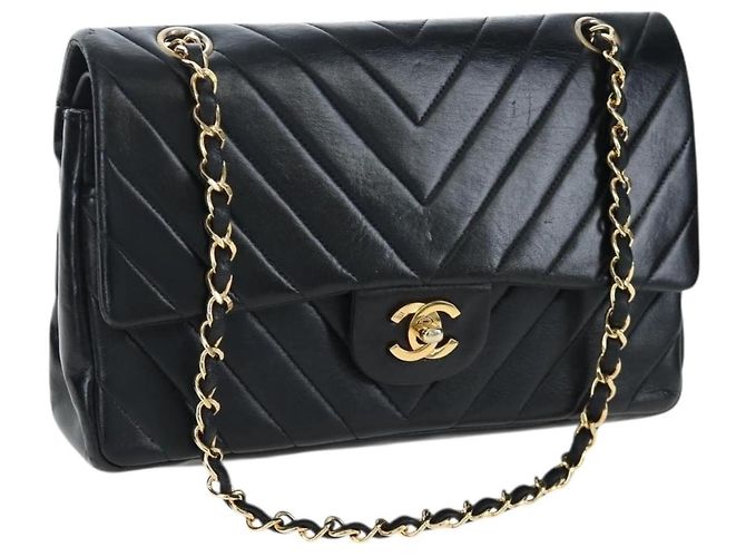 CHANEL V-stitch Chevron Double Flap Matelasse 25 Chain Shoulder Auth BA15583V Nero