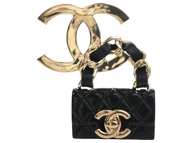 Broche Chanel CC banhado a ouro em esmalte acolchoado em forma de bolsa flap Dourado