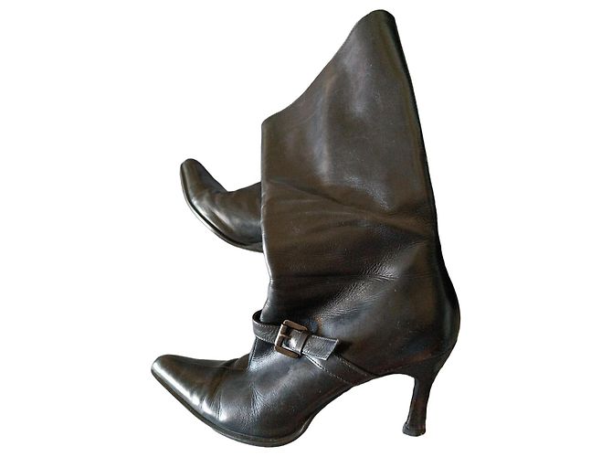 Autre Marque Botas altas de cuero negro con tacón de aguja