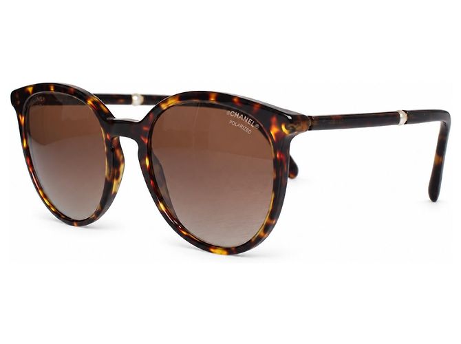 Chanel, Gafas de sol redondas marrones carey con perla Castaño