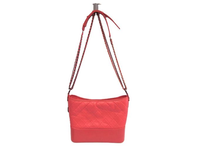 Chanel Gabrielle Hobo Matelassé in Pelle di Vitello Invecchiata Medium Rosso