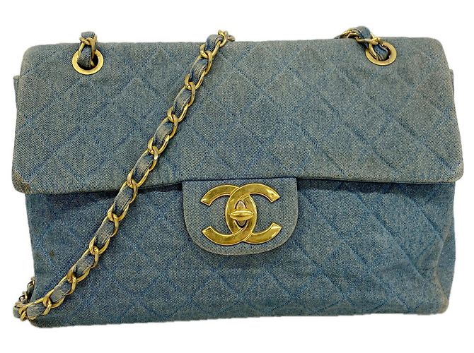 Bolsa de ombro Chanel em denim azul