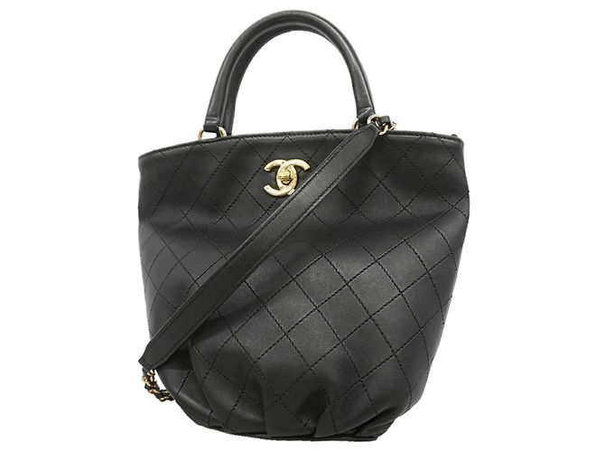 Borsa a spalla con catena Chanel Matelassé Nero