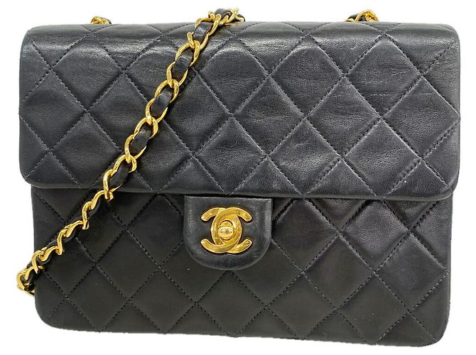 Bolsa de Ombro Chanel Mini Matelassé com Corrente Preto