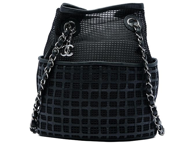 Borsa secchiello Chanel in mesh CC nera e vitello traforato Nero