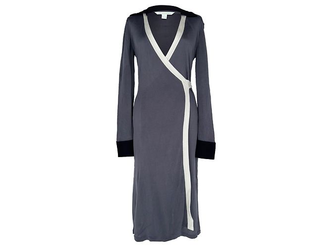 Vestido midi envelope Diane Von Furstenberg em viscose cinza