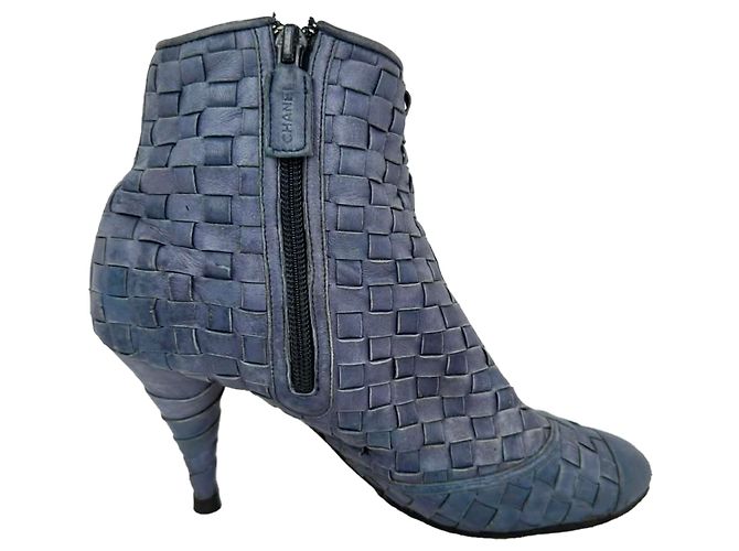 Classique Bottines Chanel CC Woven Accent en cuir bleu Bleu clair