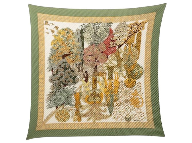 Hermès Hermes Carre 90 Plié, Les Legendes de L’Arbre Multicolore