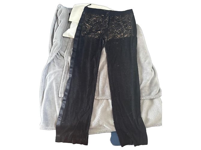 Calças Chanel de renda pretas com riscas laterais de cetim Preto