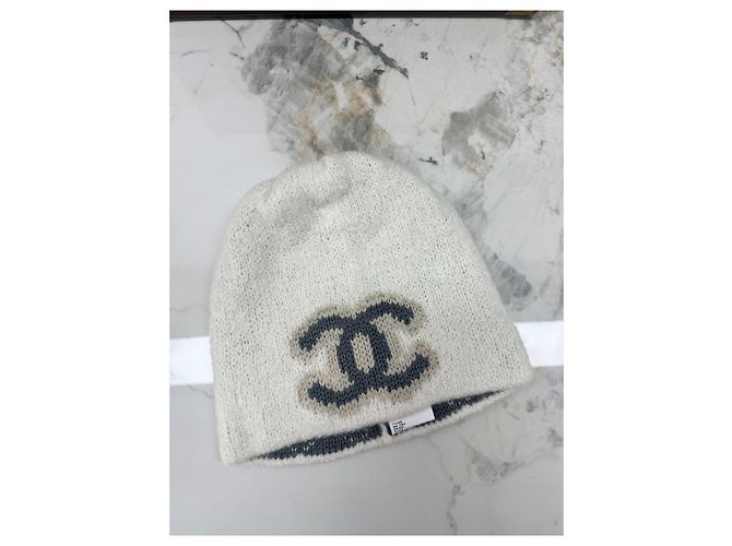 Gorro Chanel de cashmere cinza com logótipo double C Multicor