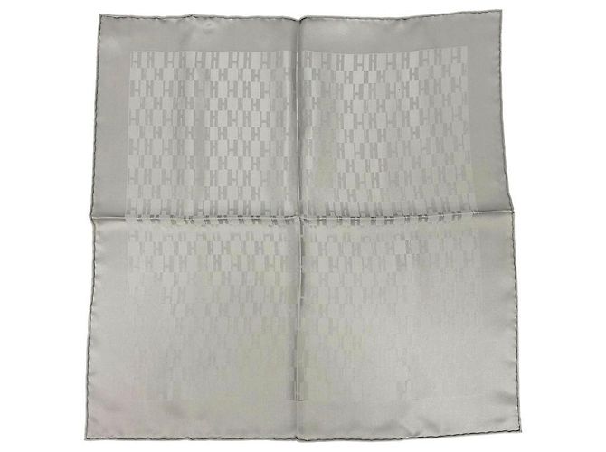 Hermès Pañuelo de seda gris Hermes Castaño