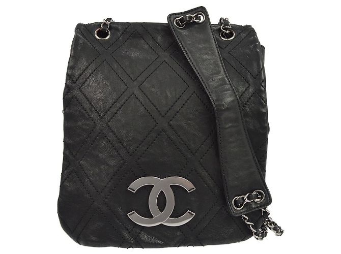 Chanel Diamond Stitch Messenger Quilted Calfskin Medium Noir