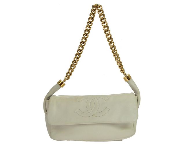 Chanel Rodeo Drive Lambskin Medium Weiß
