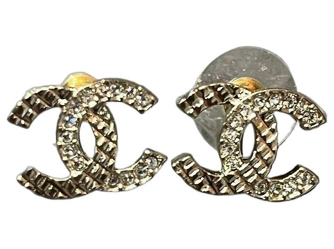 Boucles d'oreilles Chanel CC doré matelassé