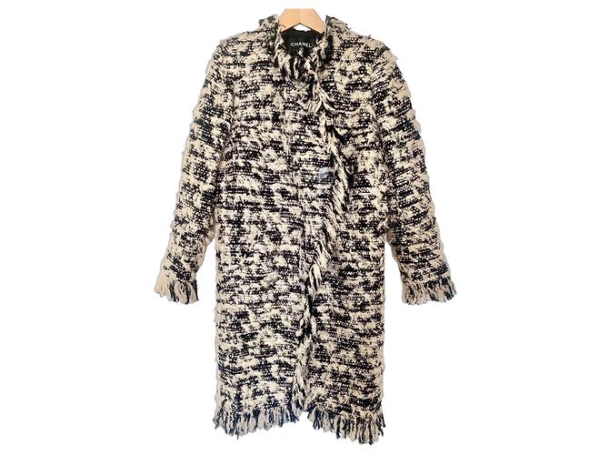 Chanel Cappotto Lungo in Tweed Bianco e Nero Metallico