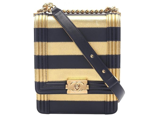 Borsa a tracolla Chanel Boy North-South Border D'oro Blu navy