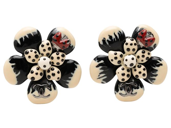 Orecchini a clip Chanel White CC Brass Enamel Flower and Ladybug