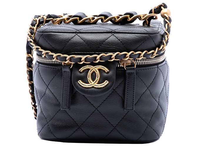 Chanel Pequena Vanity Case em pele de vitelo matelassada preta com corrente e barra Preto