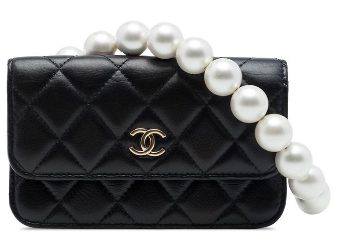 Clutch Chanel de piel de cordero acolchada negra con Maxi Pearls y cadena Negro