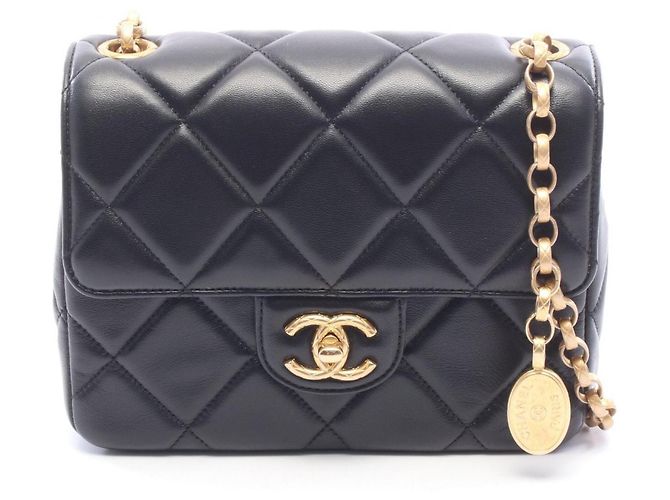 Timeless Borsa a tracolla Chanel Matelassé Small Flap Nero