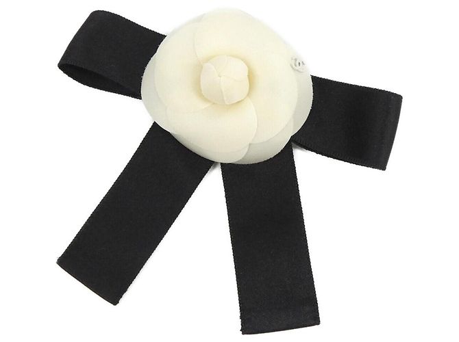 Fermi capelli Chanel AA7026 Nero Bianco