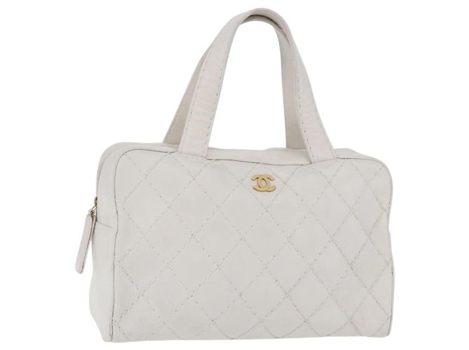 Bolsa CHANEL Wild Stitch em couro branco com detalhes dourados CC Auth mr2972