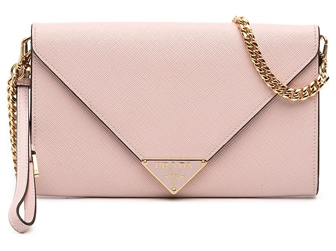 Bolsa de ombro clutch envelope Prada Saffiano rosa com corrente