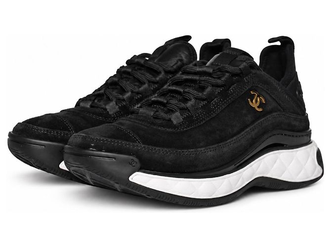 Chanel, baskets en daim avec logo CC doré Noir