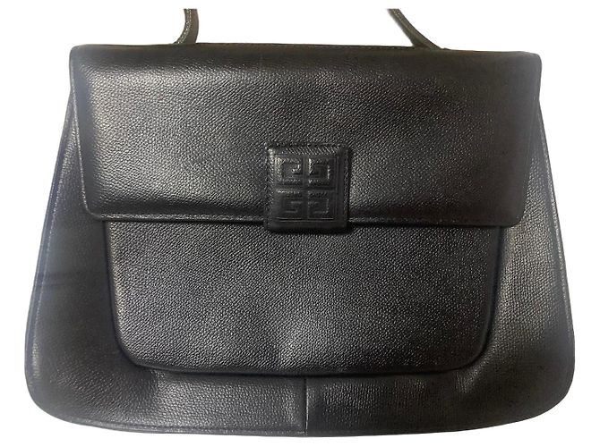 Bolsa Givenchy em couro preto granulado