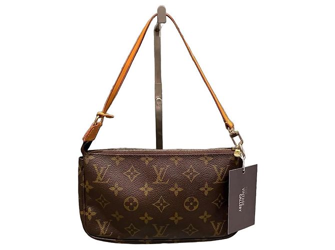 Louis Vuitton Pochette Accessoires Monogram Castaño Monograma
