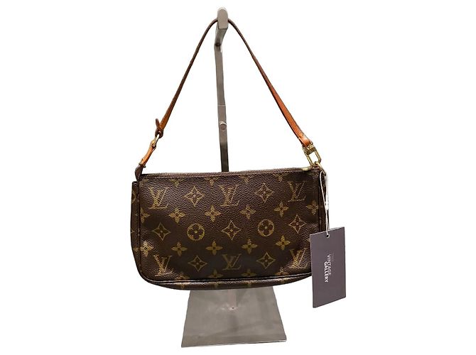 Louis Vuitton Pochette Accessoires Monogram Marrom Monograma